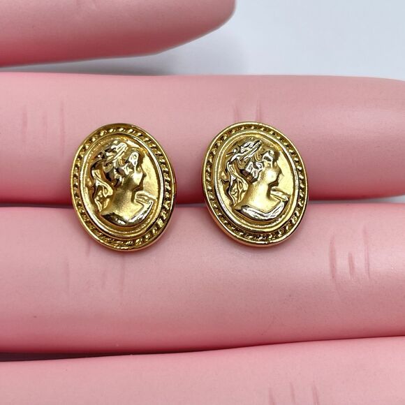 Dainty Gold Tone Cameo Stud Earrings Post Setting Victorian Vintage Look Unique - Picture 4 of 7